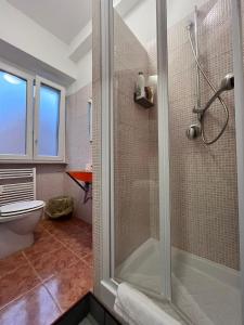 a bathroom with a shower and a toilet at Adriatic Room 50 m dalla stazione Ferroviaria di Ciampino e dalla navetta aeroportuale in Ciampino +32 photos