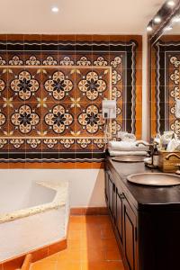 a bathroom with a tub and a sink and a bath tub at Hotel Boutique Patio Corao by GEH Suites in Cartagena de Indias +101 photos