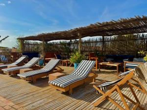 a row of lounge chairs and tables on a deck at Pousada Bella Mar in Prea