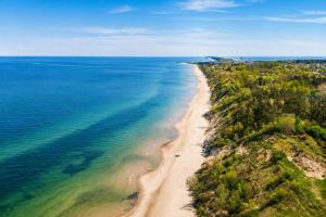 an aerial view of a beach and the ocean at Pensjonat Semida in Władysławowo