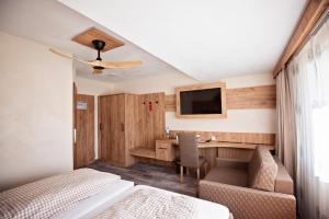 a hotel room with a bed and a desk at Landhaus Eden 3 Sterne Superior in Soltau