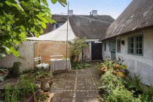 a tent in the courtyard of a house at AE326-Marstal-Pers-Bro-6 in Marstal