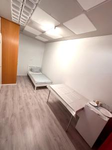 a room with a bench and a bed in it at Monteurunterkunft Schlierbach in Schlierbach +4 photos