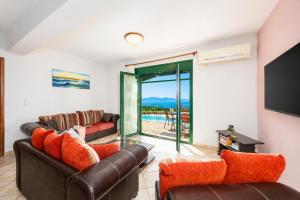 a living room with two couches and a television at Villa Vera in Dhrapanítika