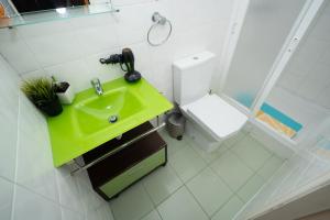 a bathroom with a green sink and a toilet at Large 1-Bedroom 1 Doble bed 1 Sofa bed 1 Bathroom Duplex Apartment Prime Lisbon Location in Lisbon