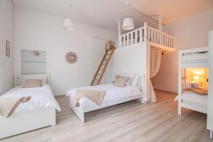 a bedroom with two beds and a bunk bed at Gîte de l'Esplanade-18 min du Puy du Foù-Ventilateurs- Billard- Baby-foot-Fléchettes-Grande maison de bourg spacieuse de 200m2- Famille-Amis-Groupe in Pouzauges
