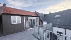 a house with a balcony and a black roof at 247 Reside - Apartment SZ3 in Straubing