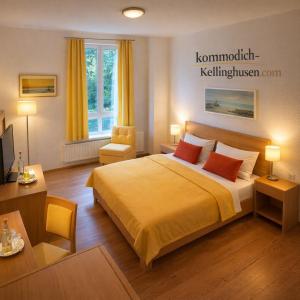 a bedroom with a king sized bed and a desk at Hotel Restaurant Kommodich in Kellinghusen