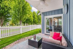 a living room with a couch and a table at Schweitzer & Dover Bay - Ski Lake Dine in Dover