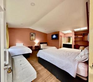 a hotel room with two beds and a couch at Hotel Casa Iris in Chía