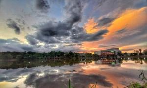 a large body of water with a cloudy sky at Colman Apart Central in Ciudad del Este