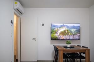 a painting hanging on a wall above a table at Logement Moderne in Mundolsheim