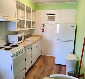 Gallery image of The Savannah Inn in Carolina Beach +110 photos