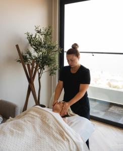 a woman getting a massage from a patient at Encuentro Guadalupe in Valle de Guadalupe