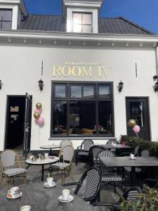 a restaurant with tables and chairs and a sign that reads room iv at Room4 in Maurik
