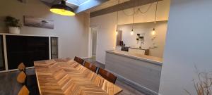 a dining room with a long table and chairs at Etappenziel in Rengsdorf