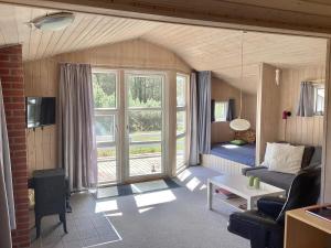 ein Wohnzimmer mit Sofa und großem Fenster in der Unterkunft 6 person holiday home in Nørre Nebel-By Traum in Nørre Nebel