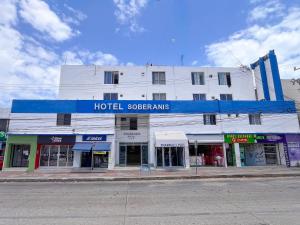 a building on the corner of a street with shops at Hotel Soberanis in Cancún