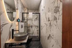 a bathroom with a sink and a shower at Kilitbahir Kale Konak in Eceabat