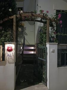 an entrance to a house with an arch with flowers at Flamingo's Bay in Corroios