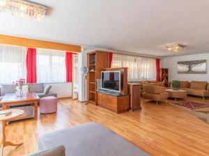 a living room with a couch and a tv at Haus am Bad in Bad Häring