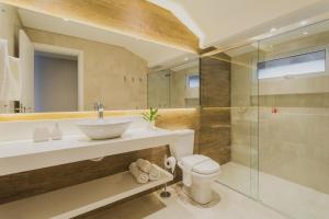 a bathroom with a sink and a toilet and a shower at Hospedaria das Brisas in Praia do Rosa +81 photos
