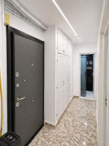 an empty room with a door and a closet at Dar Essalam - Mostaganem, Salamandre in Mostaganem