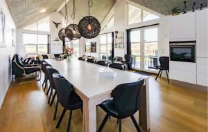 Gallery image of 4 Bedroom Lovely Home In Grenaa in Grenå