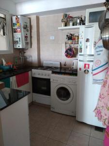 a kitchen with a refrigerator and a washing machine at Cálido y luminoso hogar in Vicente López