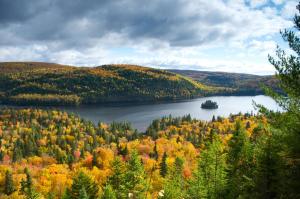 a view of a lake in the fall at Guest house in Shawinigan