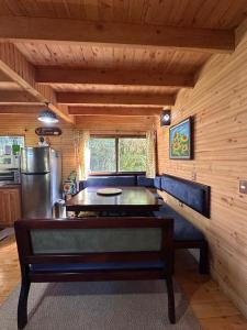 a dining room with a table in a cabin at Cabaña Facovi in Empalme