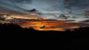 a sunset in the sky with a lot of clouds at Hummingbird Morfus Lodge in Tilarán