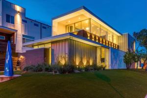 a large house with a lawn in front of it at Luxury 2BR 2BA w Pool and Large Pets Allowed in Dallas