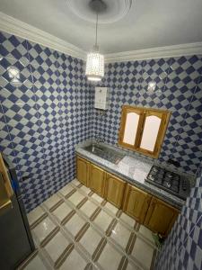 a bathroom with blue and white tiles and a sink at Apartamentos nuevos in Chefchaouen