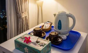 a table with a tea kettle and a box on it at Svaha Private Villas Ceningan in Nusa Lembongan