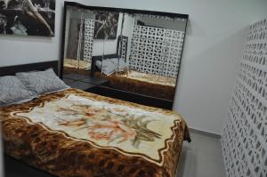 Postel nebo postele na pokoji v ubytování Isramax Jerusalem Apartment in Bat-Yam
