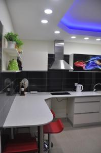 Kuchyň nebo kuchyňský kout v ubytování Isramax Jerusalem Apartment in Bat-Yam