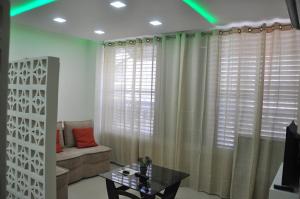 Posezení v ubytování Isramax Jerusalem Apartment in Bat-Yam