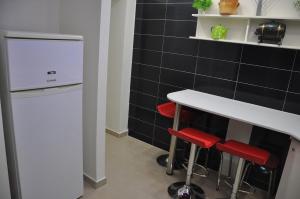 Kuchyň nebo kuchyňský kout v ubytování Isramax Jerusalem Apartment in Bat-Yam