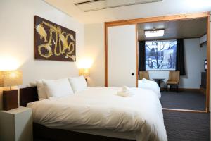 Säng eller sängar i ett rum på Hakuba Echo Hotel and Apartments