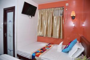 Giường trong phòng chung tại David Lounge