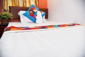 Giường trong phòng chung tại David Lounge