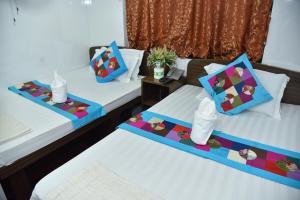 Giường trong phòng chung tại David Lounge