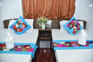 Giường trong phòng chung tại David Lounge
