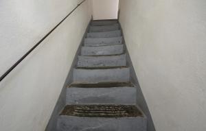 a stairway leading up to a white wall at 2 Bedroom Pet Friendly Apartment In Scansano in Scansano