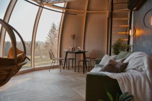 a room with a couch and a table with chairs at AtmoSphere Czorsztyn in Czorsztyn