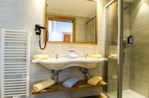 Kúpeľňa v ubytovaní Hotel Garni Persutt