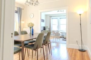 a dining room with a table and chairs at Brighton 2 bedroom in Boston