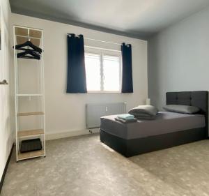 a bedroom with a bed and a book shelf at Ferienwohnung Freedom 3 Terrasse High End in Northeim