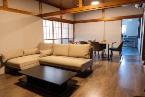 a living room with a couch and a table at 白灯-Hakuto- Ishiuchi in Minami Uonuma